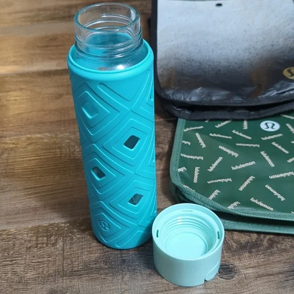 Lululemon - 2 Small Reusable Tote Gift Bags and Glass Water Bottle With Silicone - Picture 7 of 15